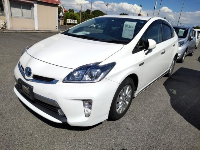 7347 Toyota Prius phv ZVW35 2014 г. (LUM Kobe Nyusatsu)